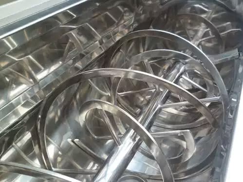 how to maintain the mixing uniformity of the horizontal ribbon mixer